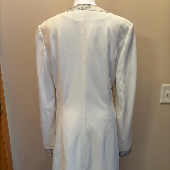 #114 Insight New York Cream Coat with Snake-Print Trim. Excellent Condition. - Picture 6 of 16
